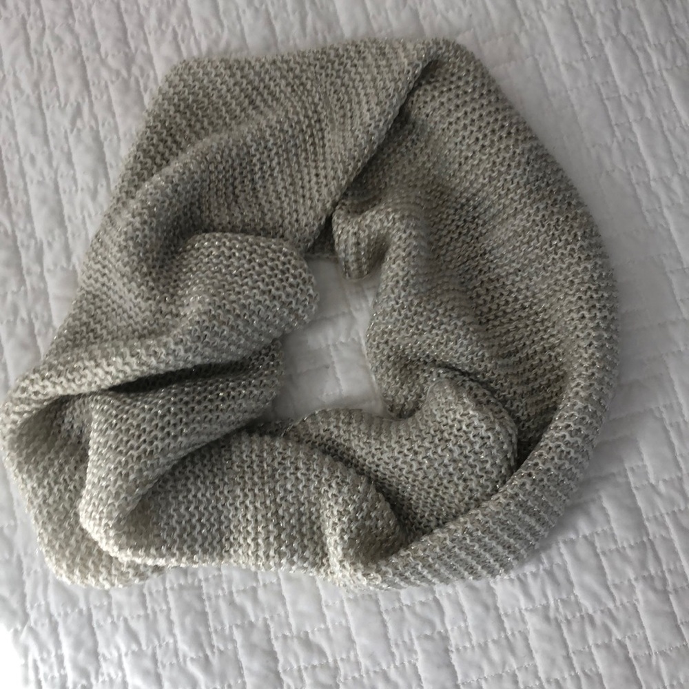 EUC Steve Madden Infinity Scarf - Oatmeal w/Gold